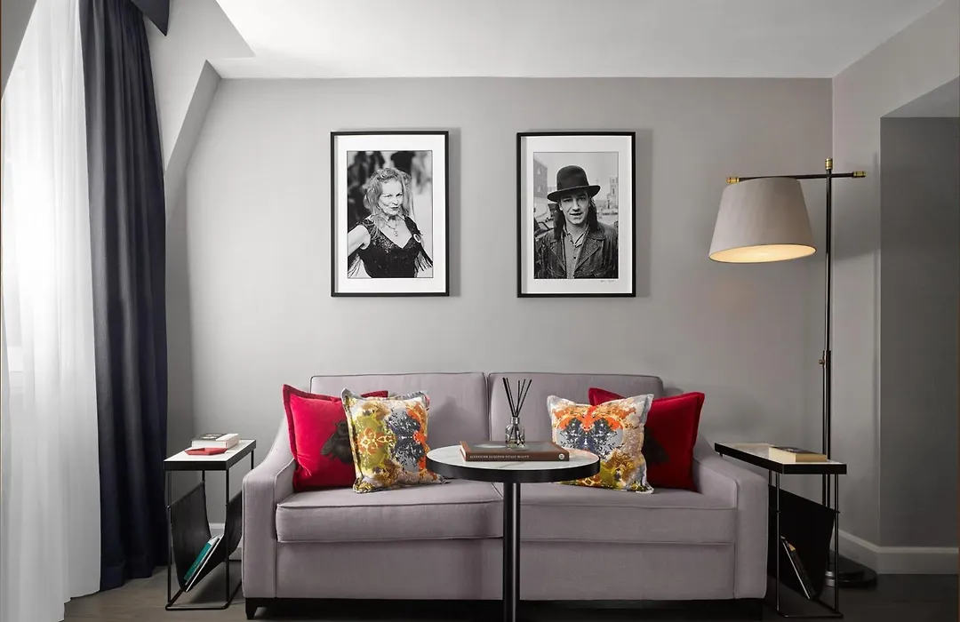 The Trafalgar St James London Curio Collection By Hilton-1