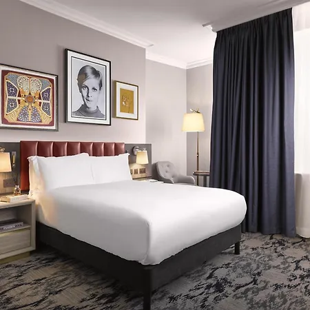 The Trafalgar St James London Curio Collection By Hilton-3